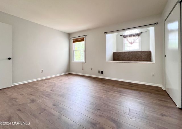 15 Cummings Court, Freehold, NJ 07728