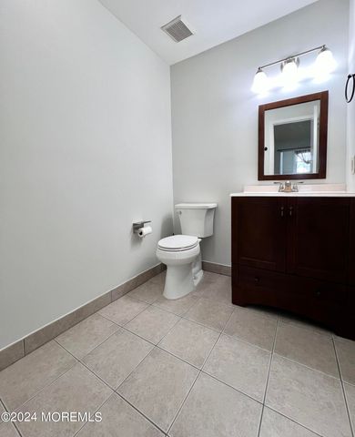 15 Cummings Court, Freehold, NJ 07728