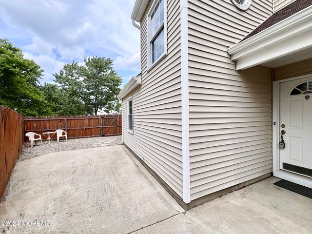 15 Cummings Court, Freehold, NJ 07728