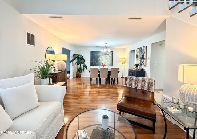 15 Cummings Court, Freehold, NJ 07728