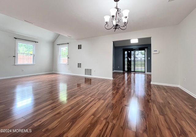 15 Cummings Court, Freehold, NJ 07728