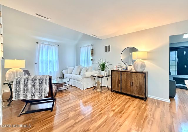 15 Cummings Court, Freehold, NJ 07728