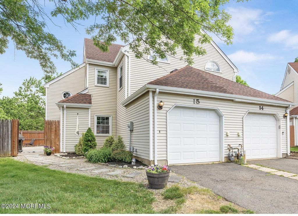 15 Cummings Court, Freehold, NJ 07728