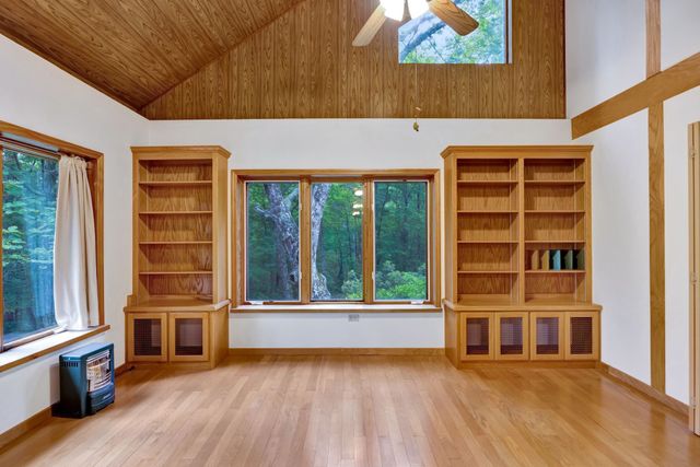 943 Old CCC Rd, Sewanee, TN 37375