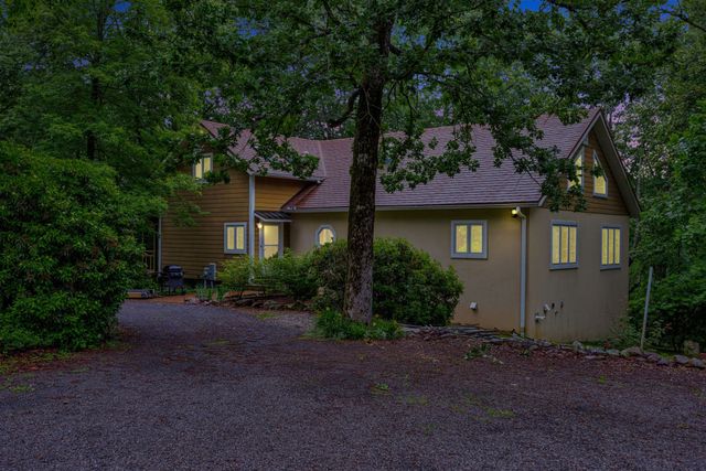 943 Old CCC Rd, Sewanee, TN 37375