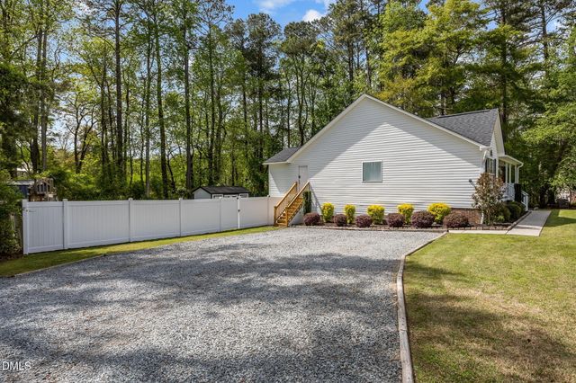 127 Phyllis Drive, Benson, NC 27504