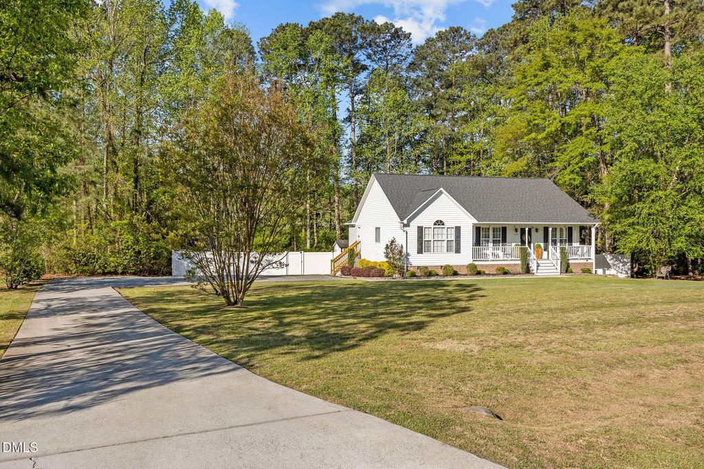 127 Phyllis Drive, Benson, NC 27504