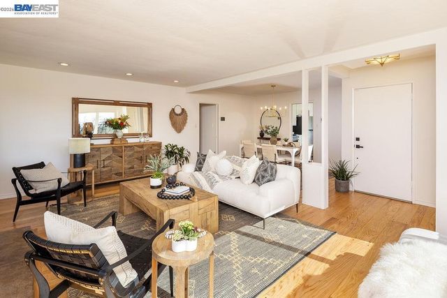 3175 3175 Revere Ave, Oakland, CA 94605