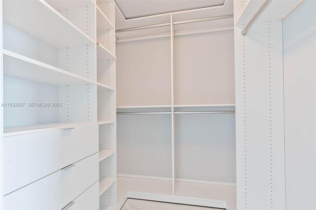 475 Brickell Ave 3407, Miami, FL 33131