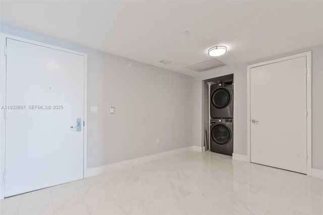 475 Brickell Ave 3407, Miami, FL 33131