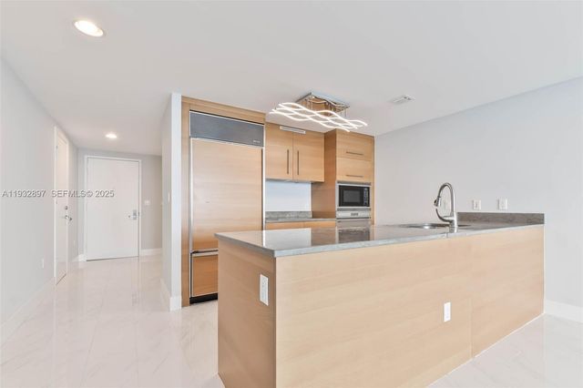 475 Brickell Ave 3407, Miami, FL 33131