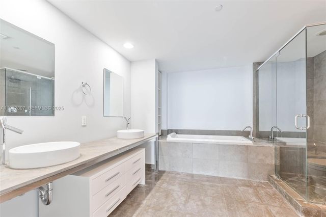 475 Brickell Ave 3407, Miami, FL 33131