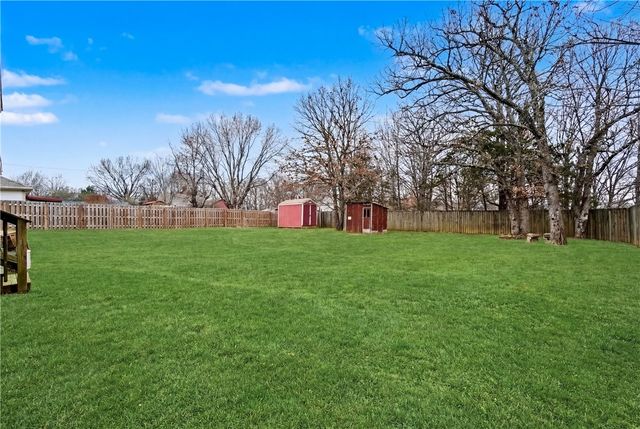 340 W Circle Drive, Fayetteville, AR 72701