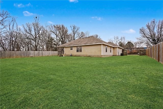 340 W Circle Drive, Fayetteville, AR 72701