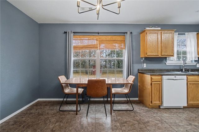 340 W Circle Drive, Fayetteville, AR 72701