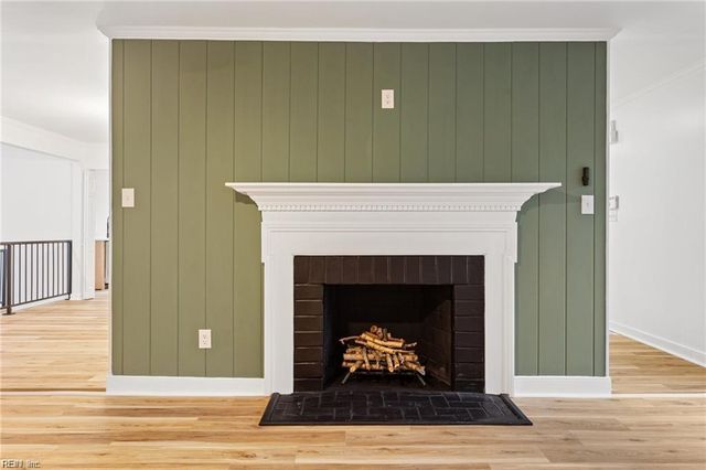 18 Hillcrest DR, Newport News, VA 23606