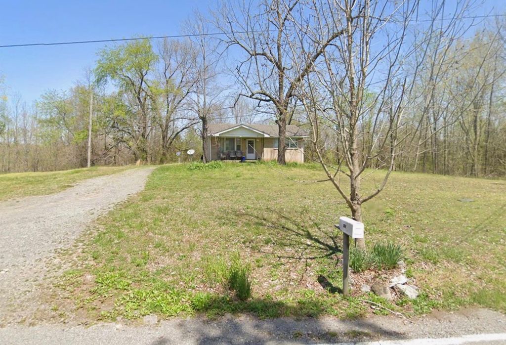 833 Grays Chapel Rd, Southside, TN 37171