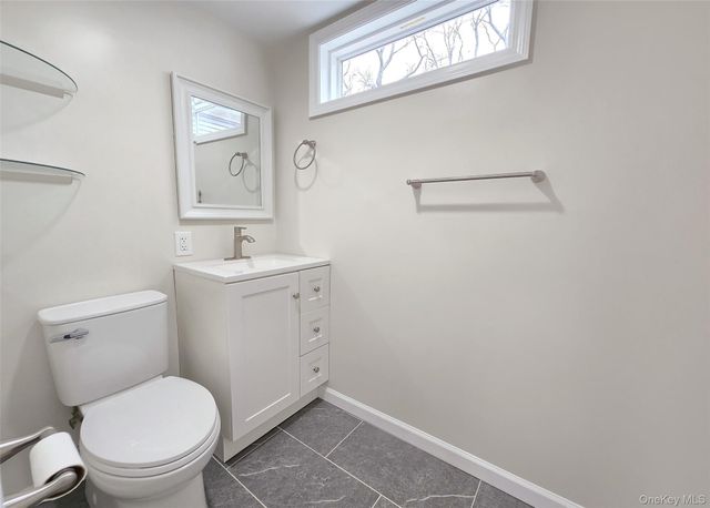 21 Possum Lane, East Setauket, NY 11733