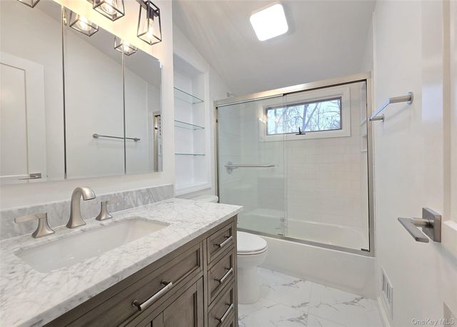 21 Possum Lane, East Setauket, NY 11733