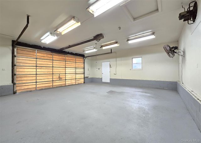 21 Possum Lane, East Setauket, NY 11733