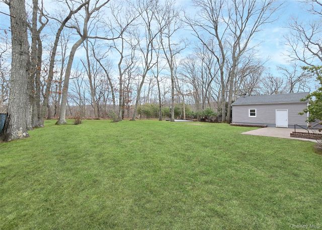 21 Possum Lane, East Setauket, NY 11733