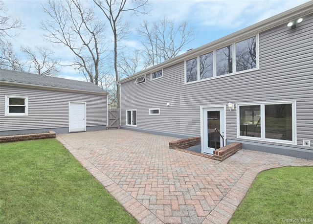 21 Possum Lane, East Setauket, NY 11733