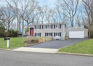 21 Possum Lane, East Setauket, NY 11733