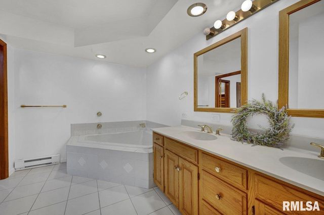 1220 S MAIN Street, Morton, IL 61550