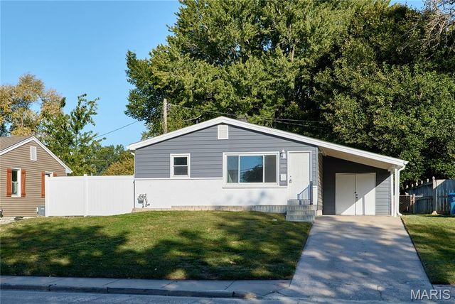 225 N Duchesne Drive, St Charles, MO 63301