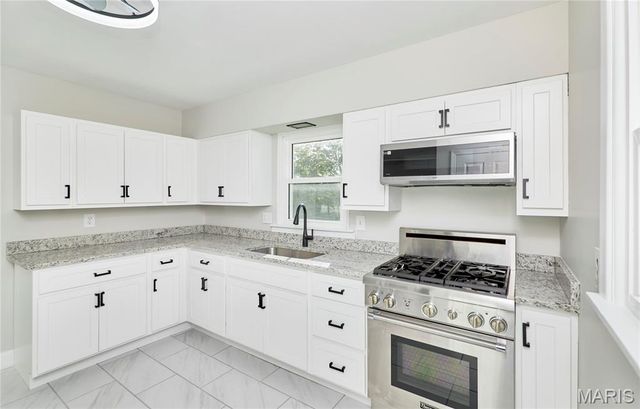 225 N Duchesne Drive, St Charles, MO 63301