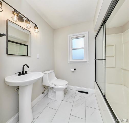 225 N Duchesne Drive, St Charles, MO 63301