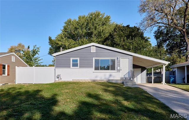 225 N Duchesne Drive, St Charles, MO 63301