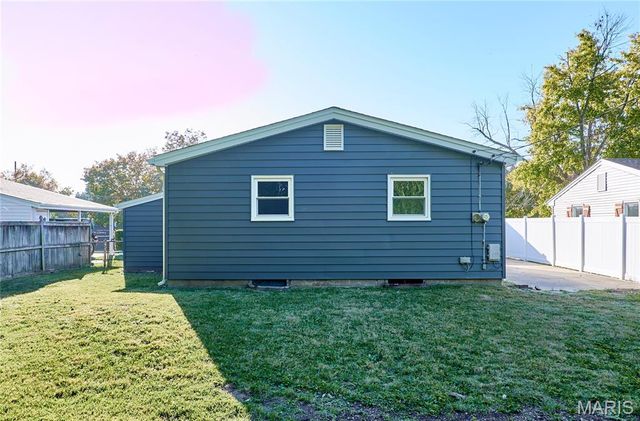 225 N Duchesne Drive, St Charles, MO 63301