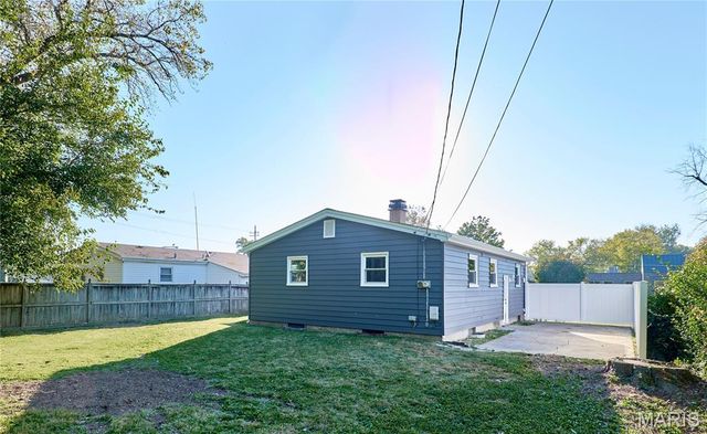 225 N Duchesne Drive, St Charles, MO 63301