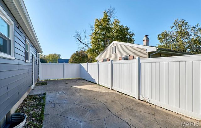 225 N Duchesne Drive, St Charles, MO 63301