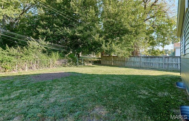 225 N Duchesne Drive, St Charles, MO 63301