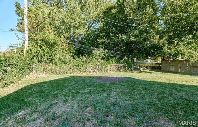 225 N Duchesne Drive, St Charles, MO 63301