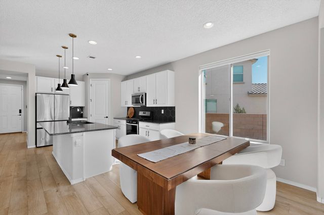 1200 Vallecito Loop NW, Los Lunas, NM 87031