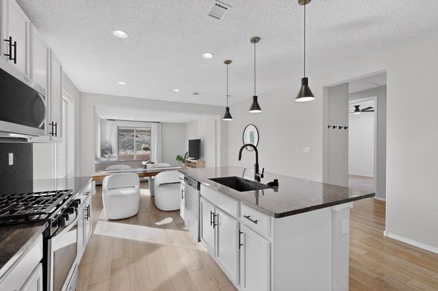 1200 Vallecito Loop NW, Los Lunas, NM 87031