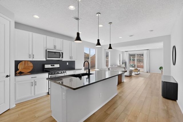 1200 Vallecito Loop NW, Los Lunas, NM 87031