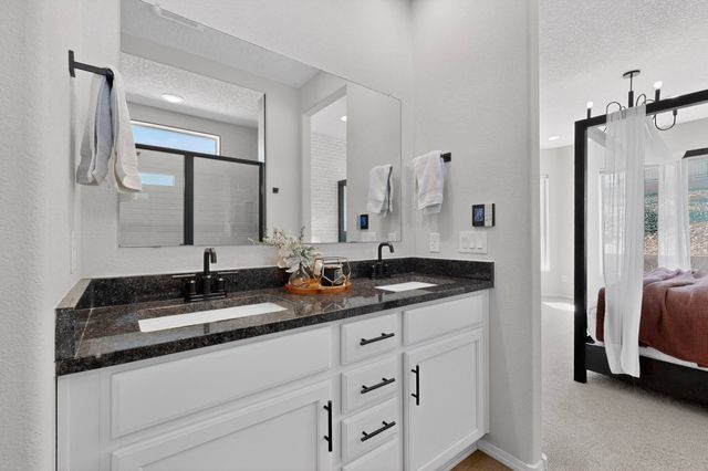 1200 Vallecito Loop NW, Los Lunas, NM 87031