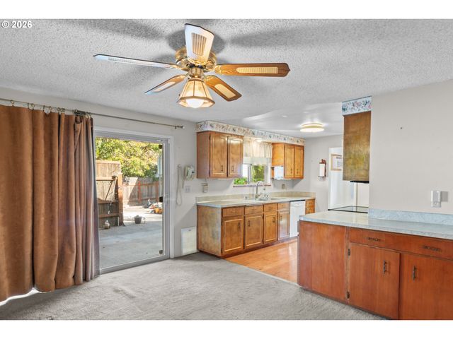 475 PINEDALE Ave, Springfield, OR 97477