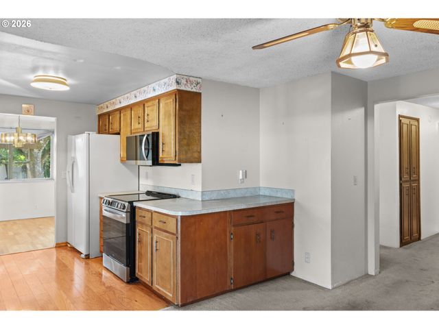 475 PINEDALE Ave, Springfield, OR 97477