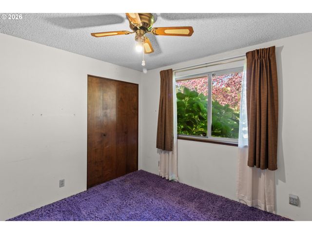 475 PINEDALE Ave, Springfield, OR 97477