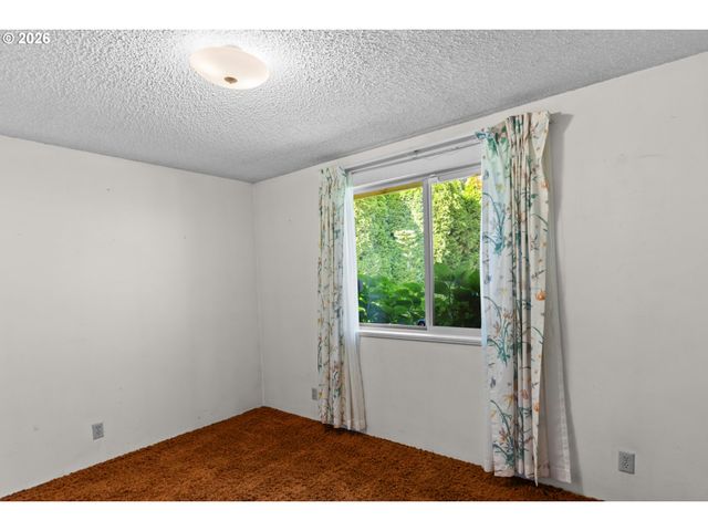 475 PINEDALE Ave, Springfield, OR 97477
