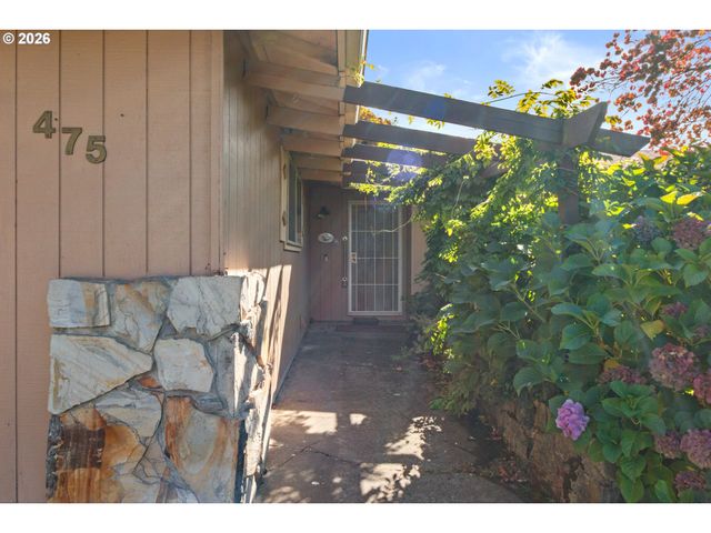 475 PINEDALE Ave, Springfield, OR 97477