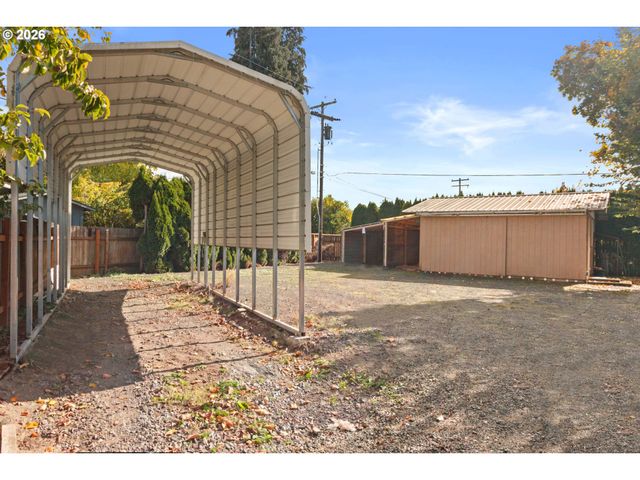 475 PINEDALE Ave, Springfield, OR 97477