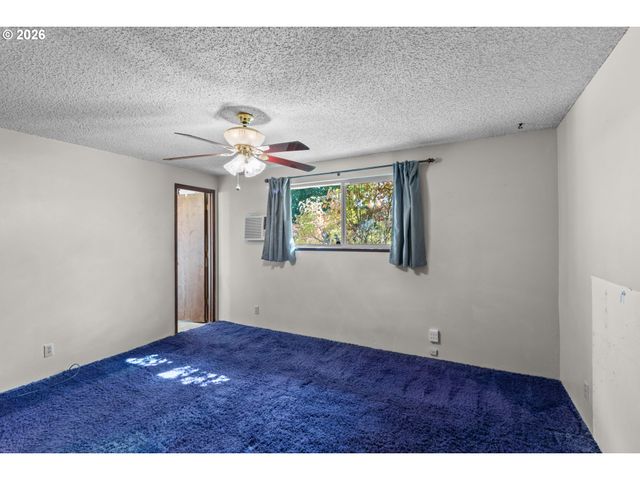 475 PINEDALE Ave, Springfield, OR 97477
