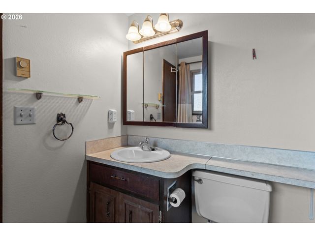 475 PINEDALE Ave, Springfield, OR 97477