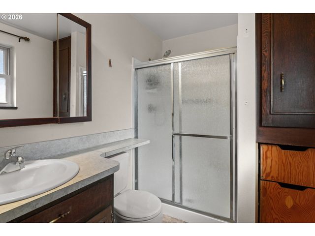 475 PINEDALE Ave, Springfield, OR 97477